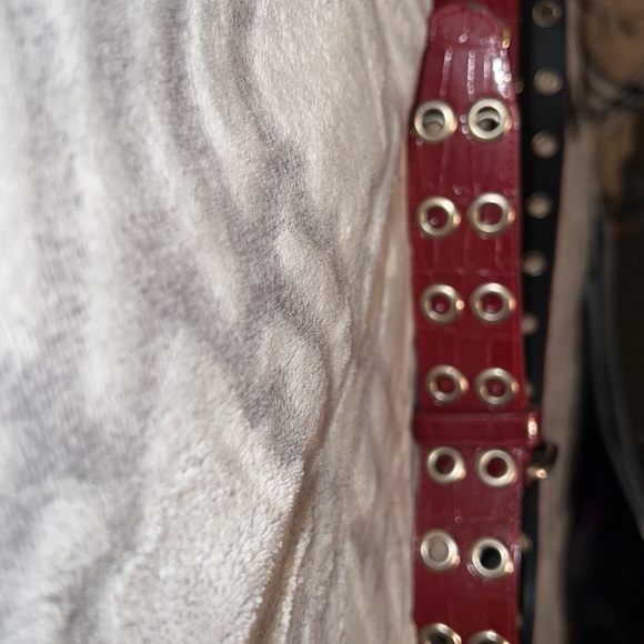 Wet Seal Faux Red Gator print belt size S ! NWOT ! - Picture 2 of 6